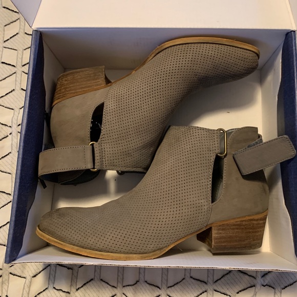 caslon julian bootie